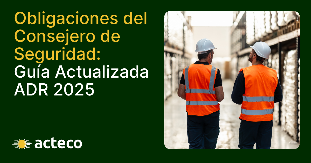 Dos trabajadores con casco y chaleco reflectante en un almacén, ilustrando la guía actualizada sobre las obligaciones del Consejero de Seguridad ADR.